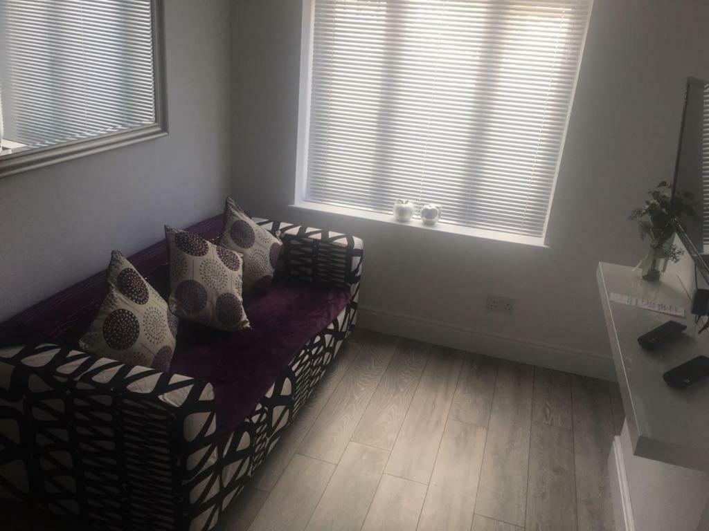 Webb Place 2 Bedroom Apartment ! Croydon Bagian luar foto